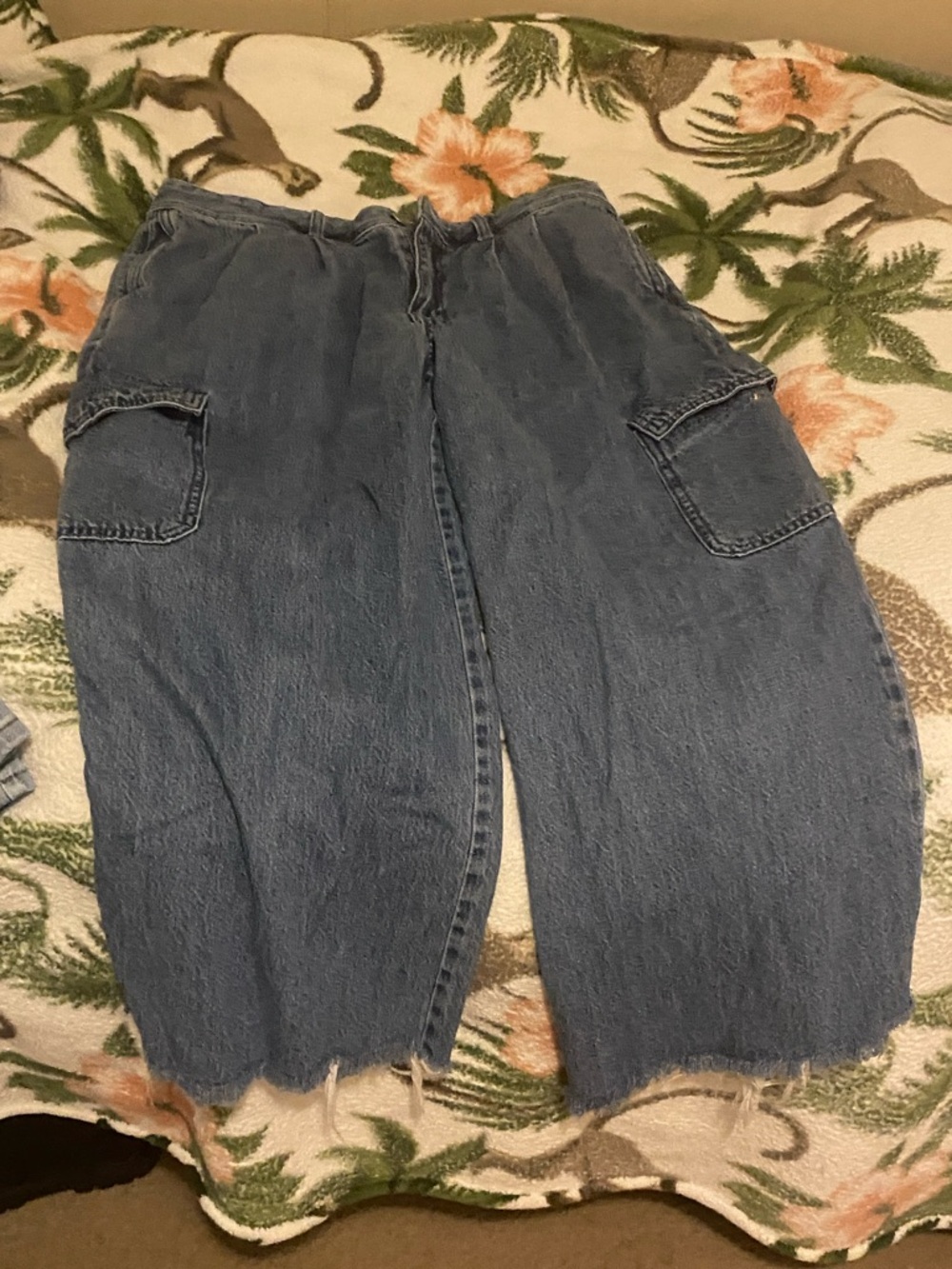 Universal Thread faded denim capris in light blue